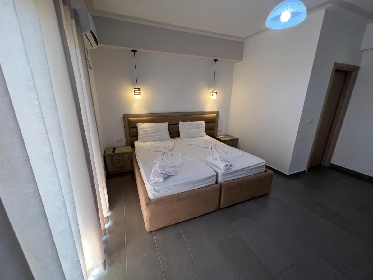 Hotel Irini Саранда Екстер'єр фото