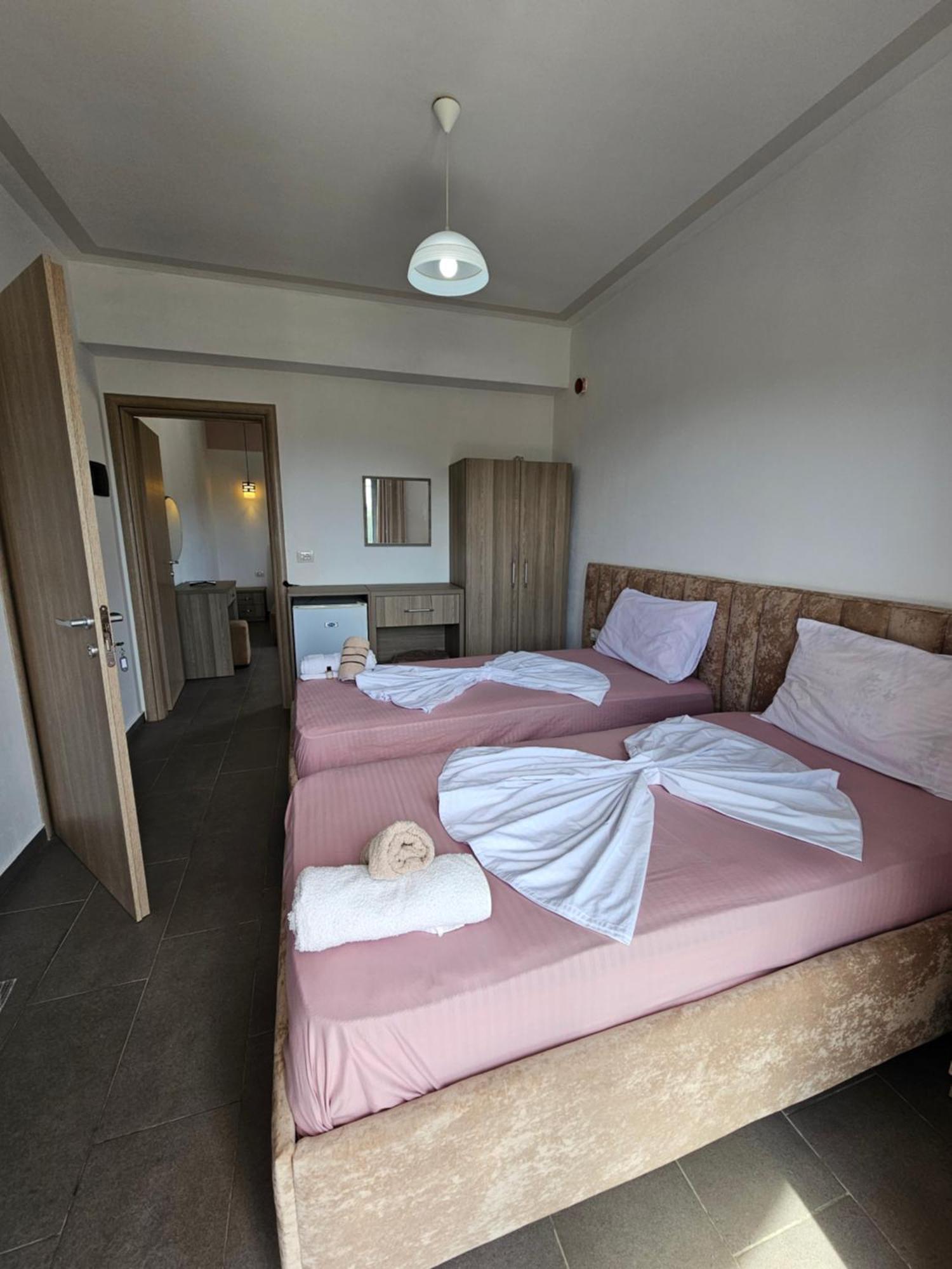 Hotel Irini Саранда Екстер'єр фото